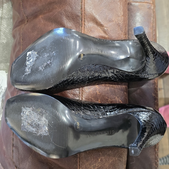 Gianni Bini Textured Black Peep Toe Heels - Picture 3 of 5